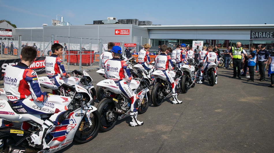 Atmosphere Donington Park 2