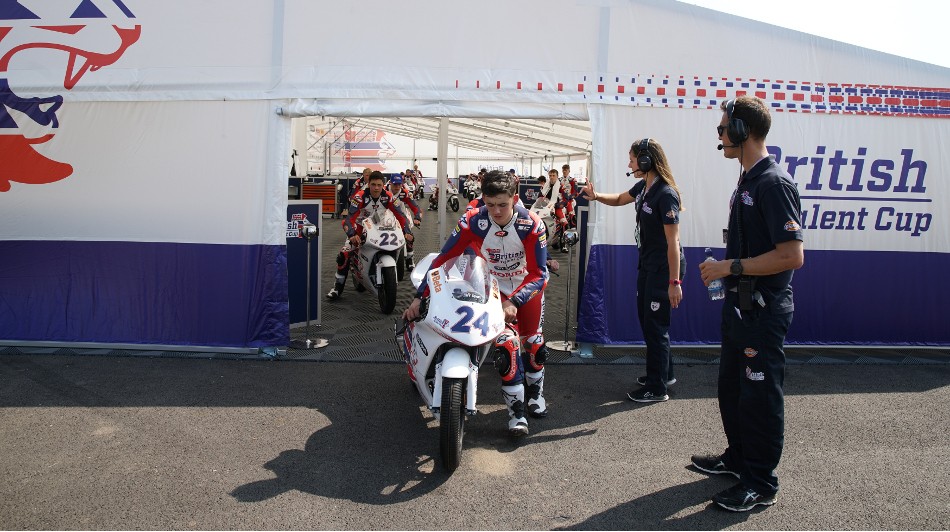 Atmosphere Donington Park 2