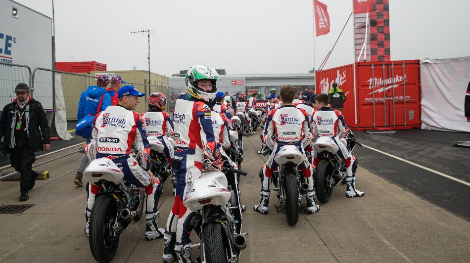 Atmosphere Donington Park 2