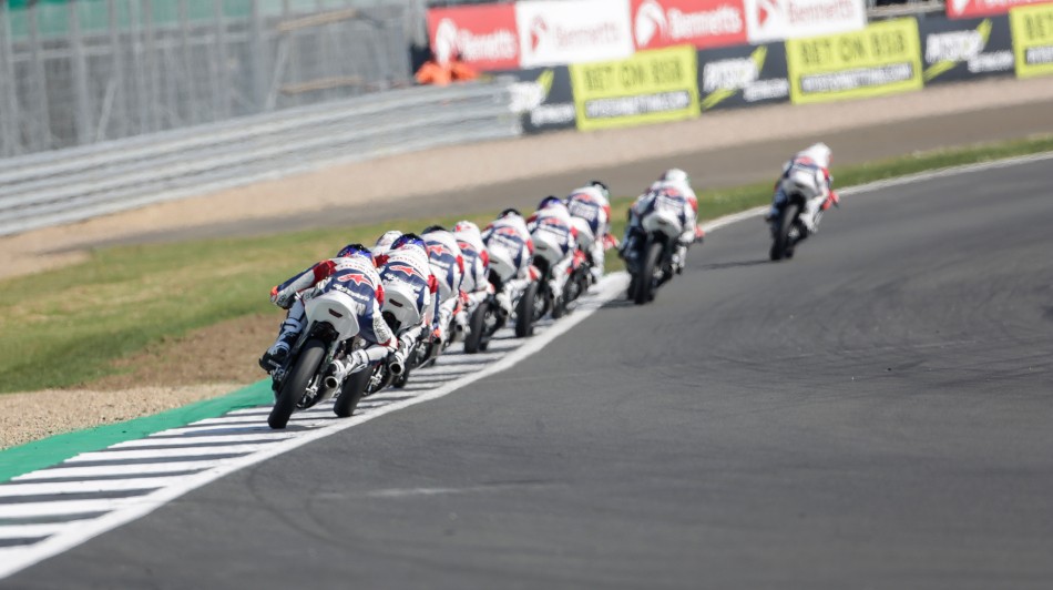 Riders on track race 2