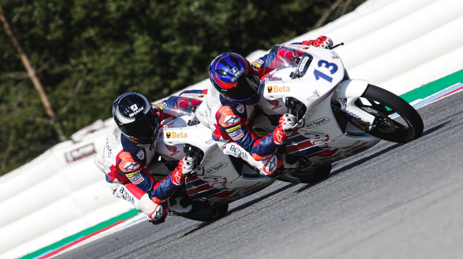 Riders on track race 2