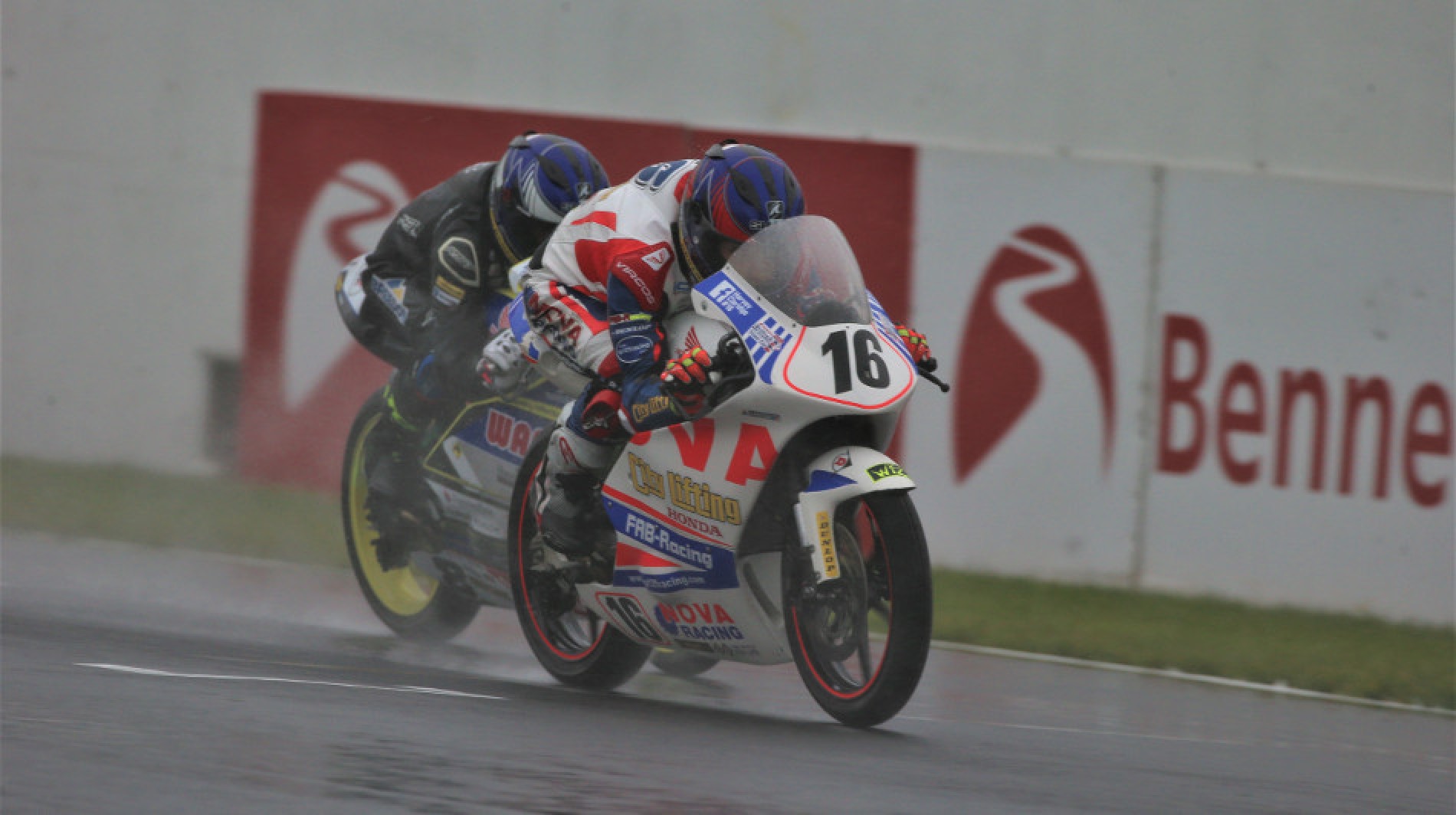 Riders on track Race 1