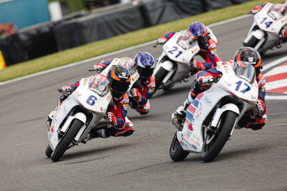 Riders on track race 2