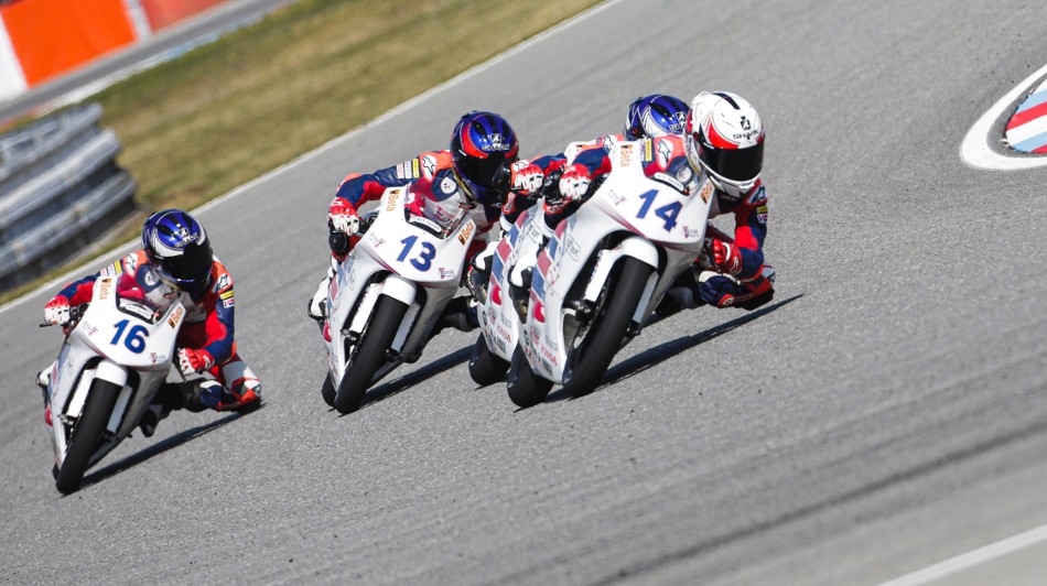 Riders on track race 2