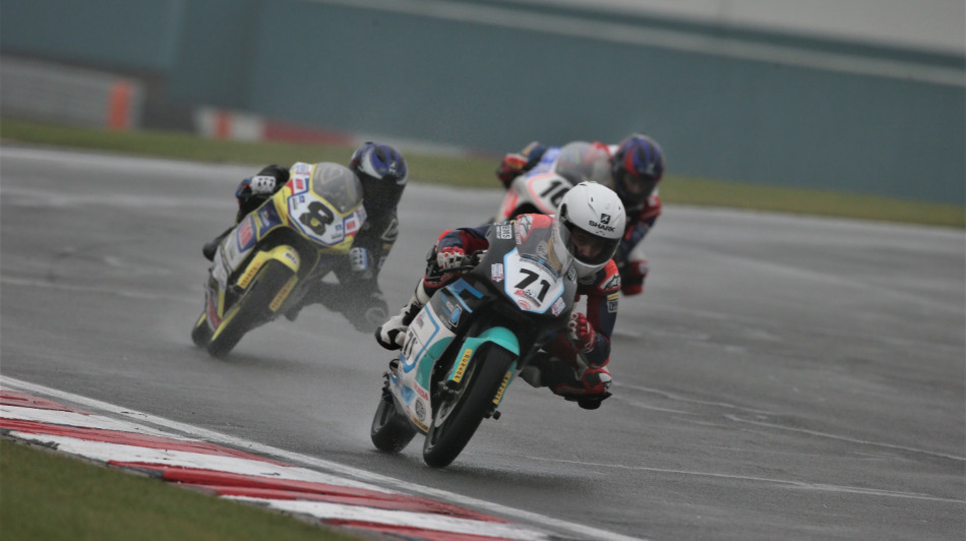 Riders on track Race 1