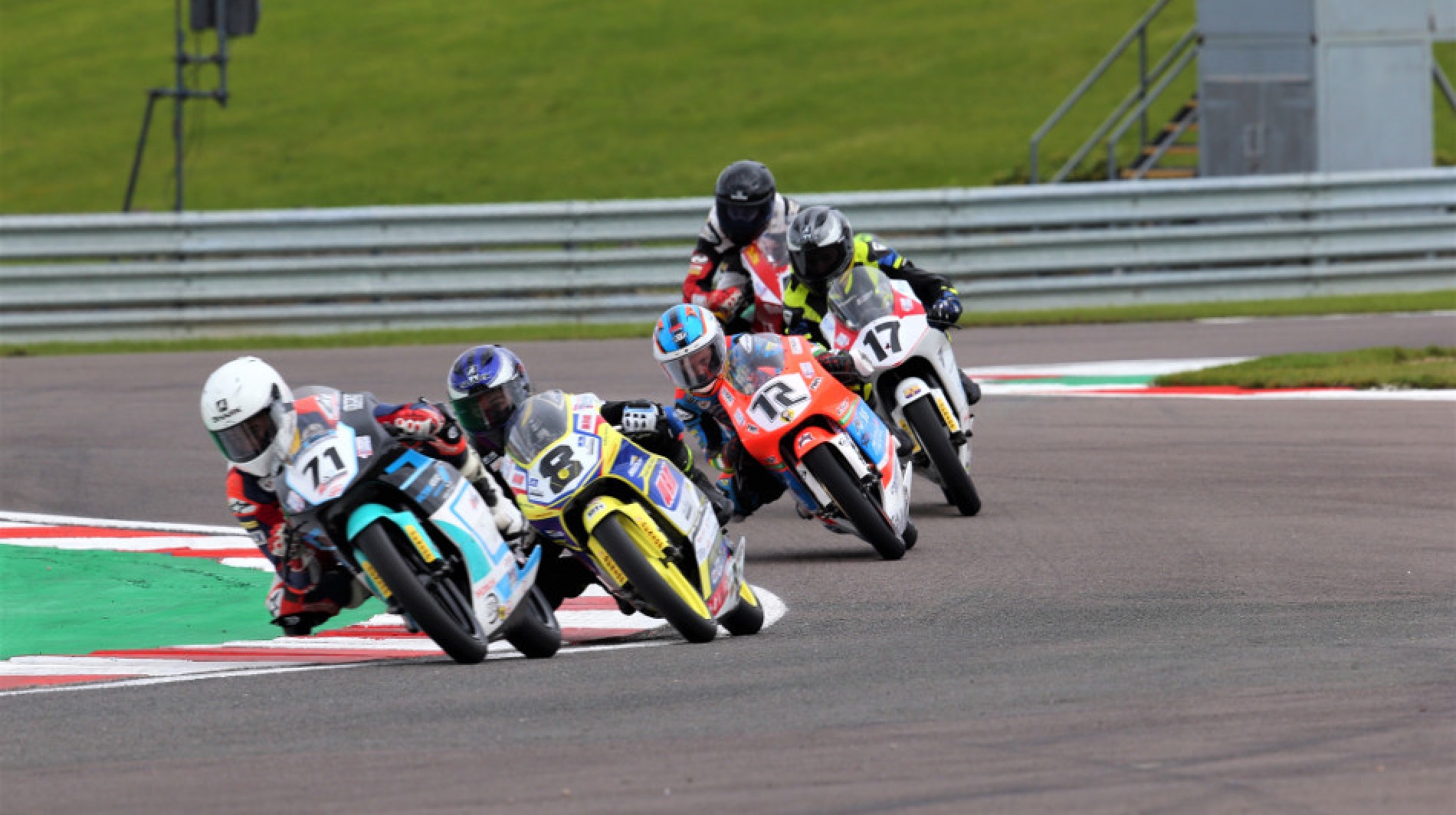 Riders on track Race 2