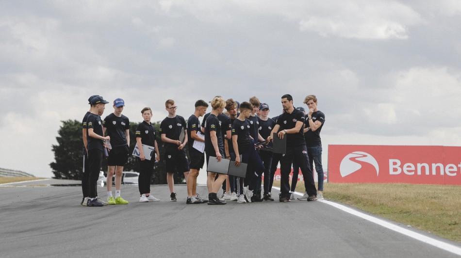 Atmosphere Snetterton