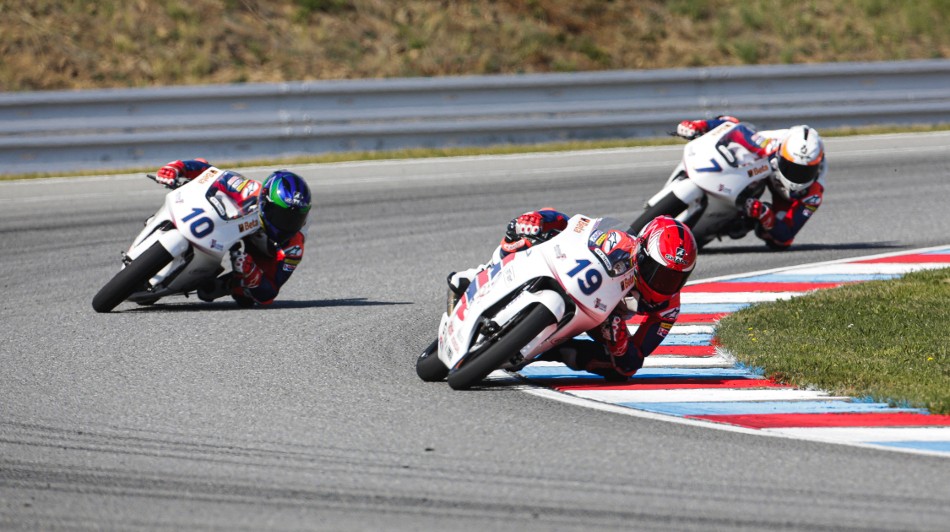 Riders on track race 2