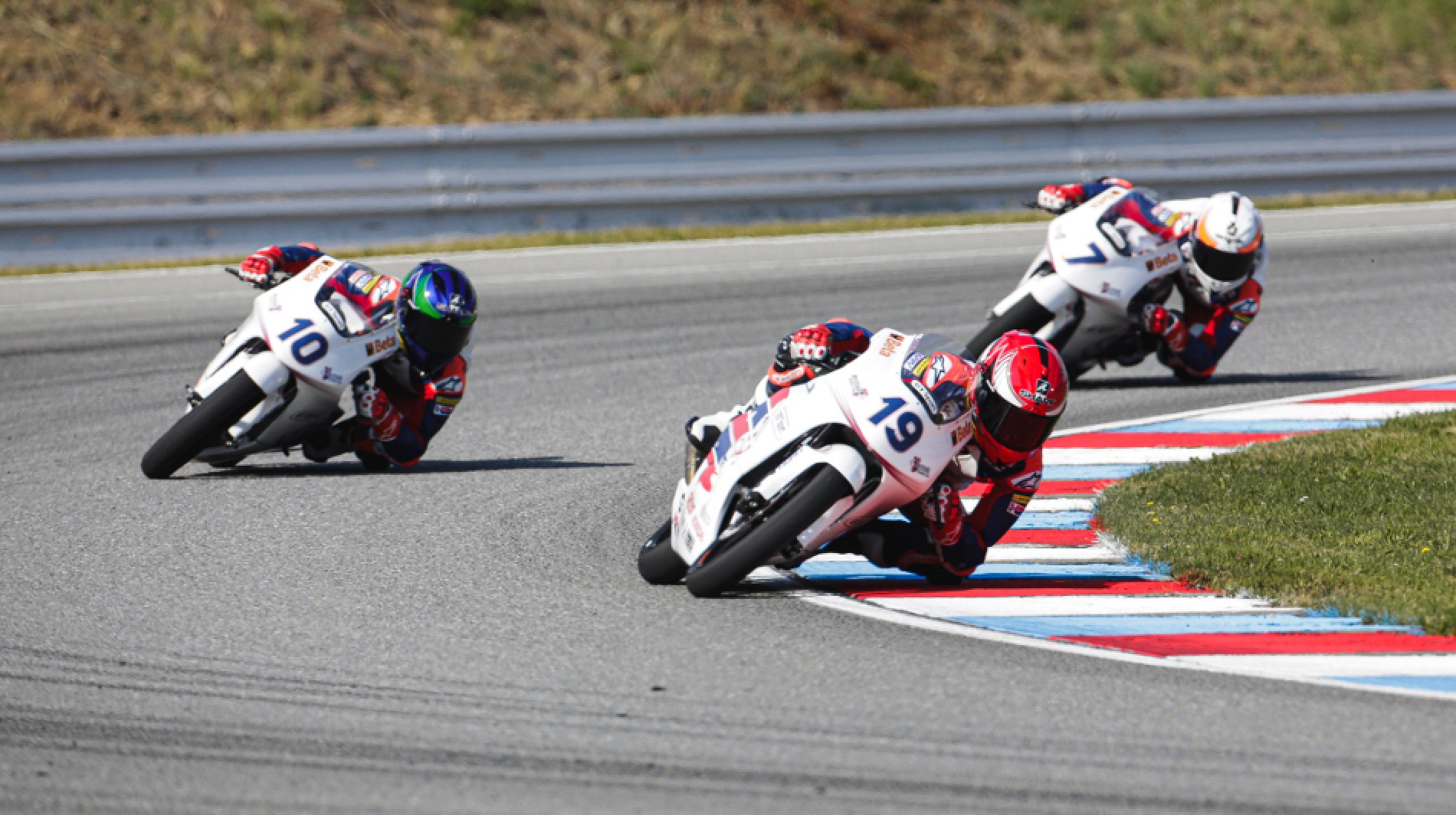 Riders on track race 2