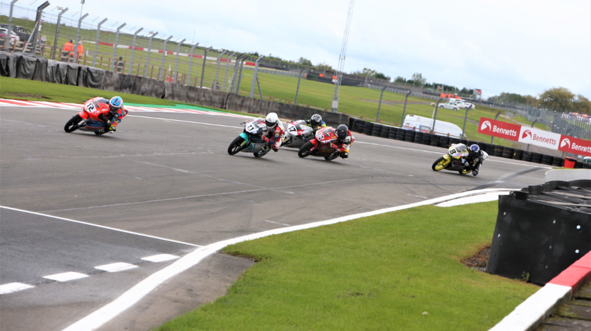 Riders on track Race 2