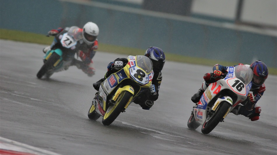 Riders on track Race 1