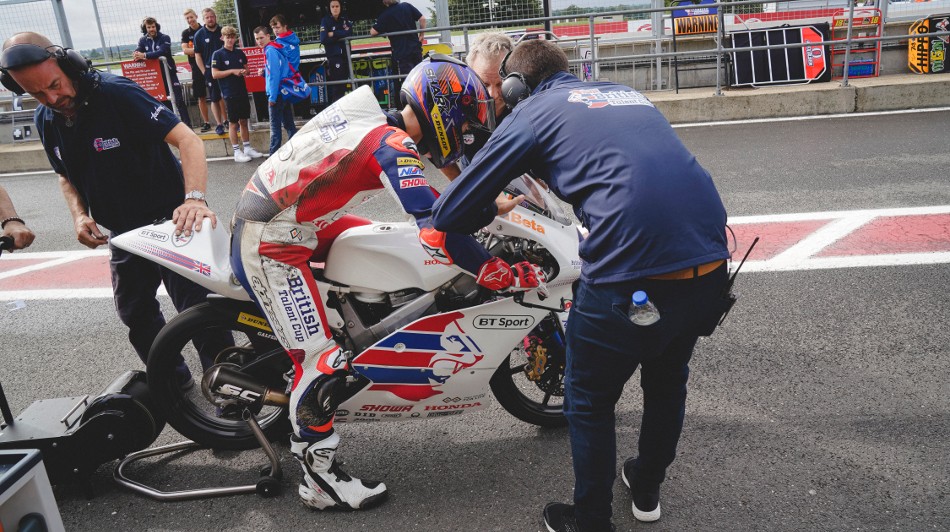 Atmosphere Snetterton