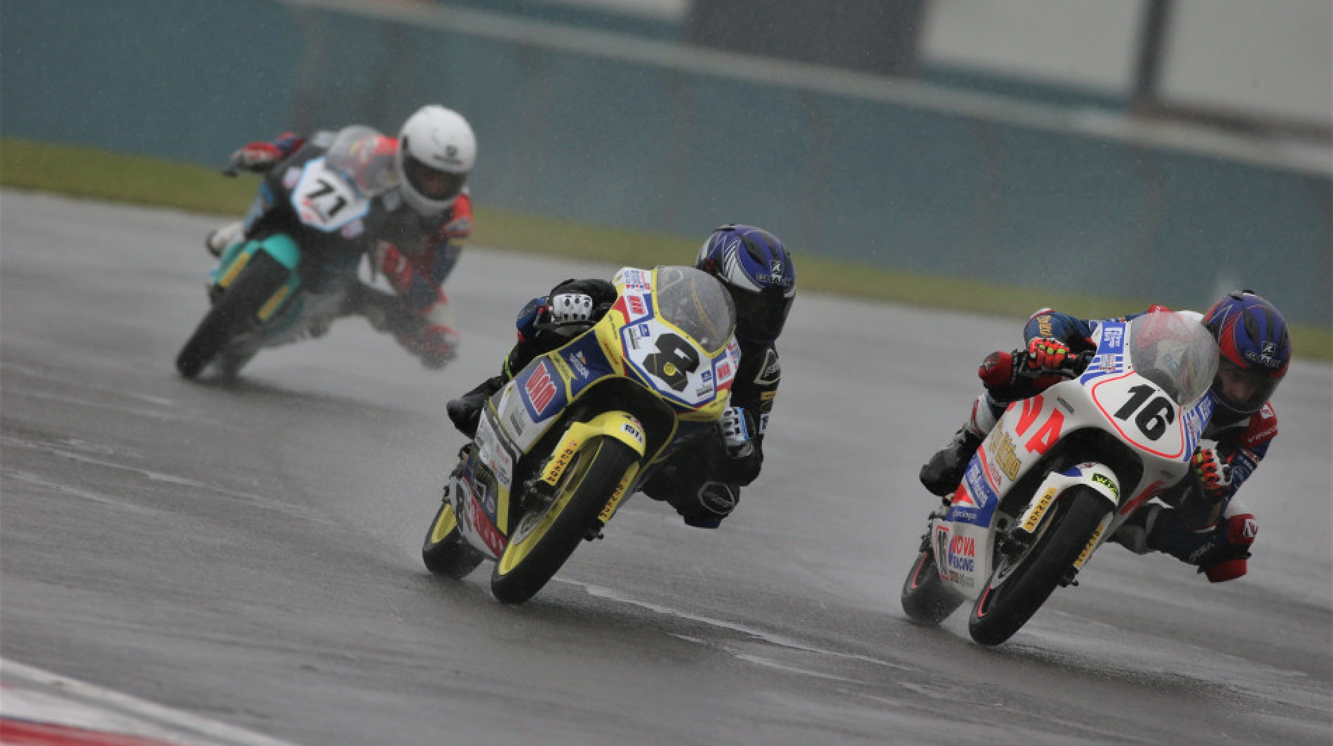 Riders on track Race 1