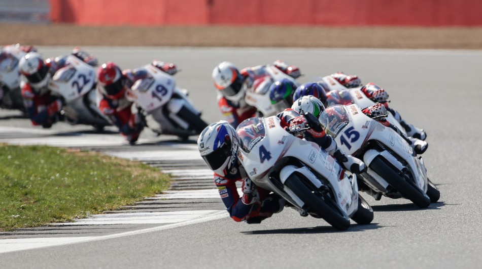 Riders on track race 2