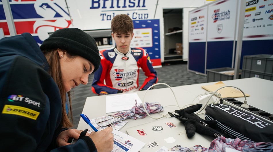 Atmosphere Donington Park 1