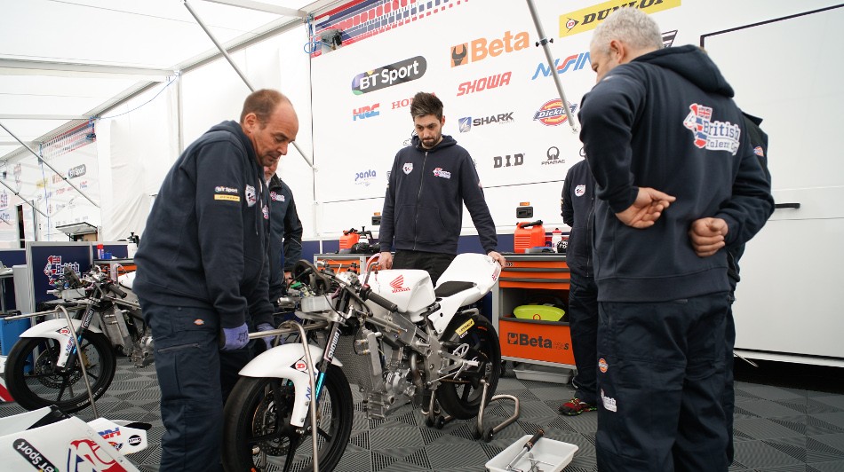 Atmosphere Donington Park 1