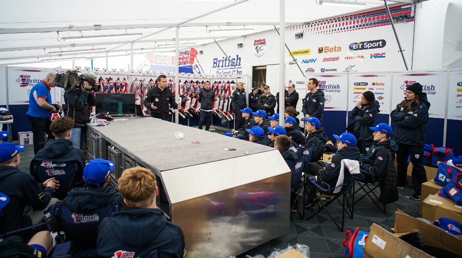 Atmosphere Donington Park 1