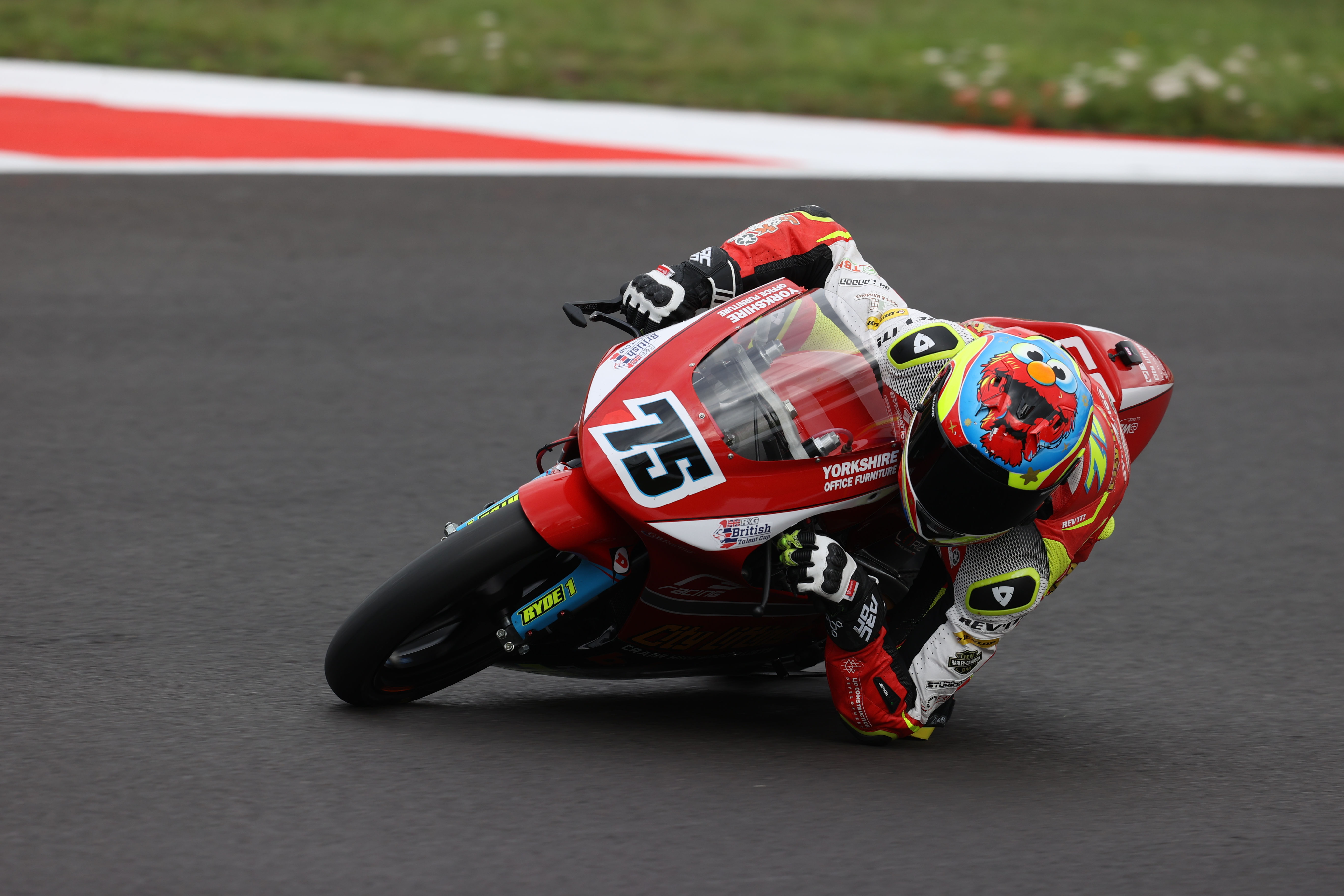 Round 4 Brands Hatch Race 1